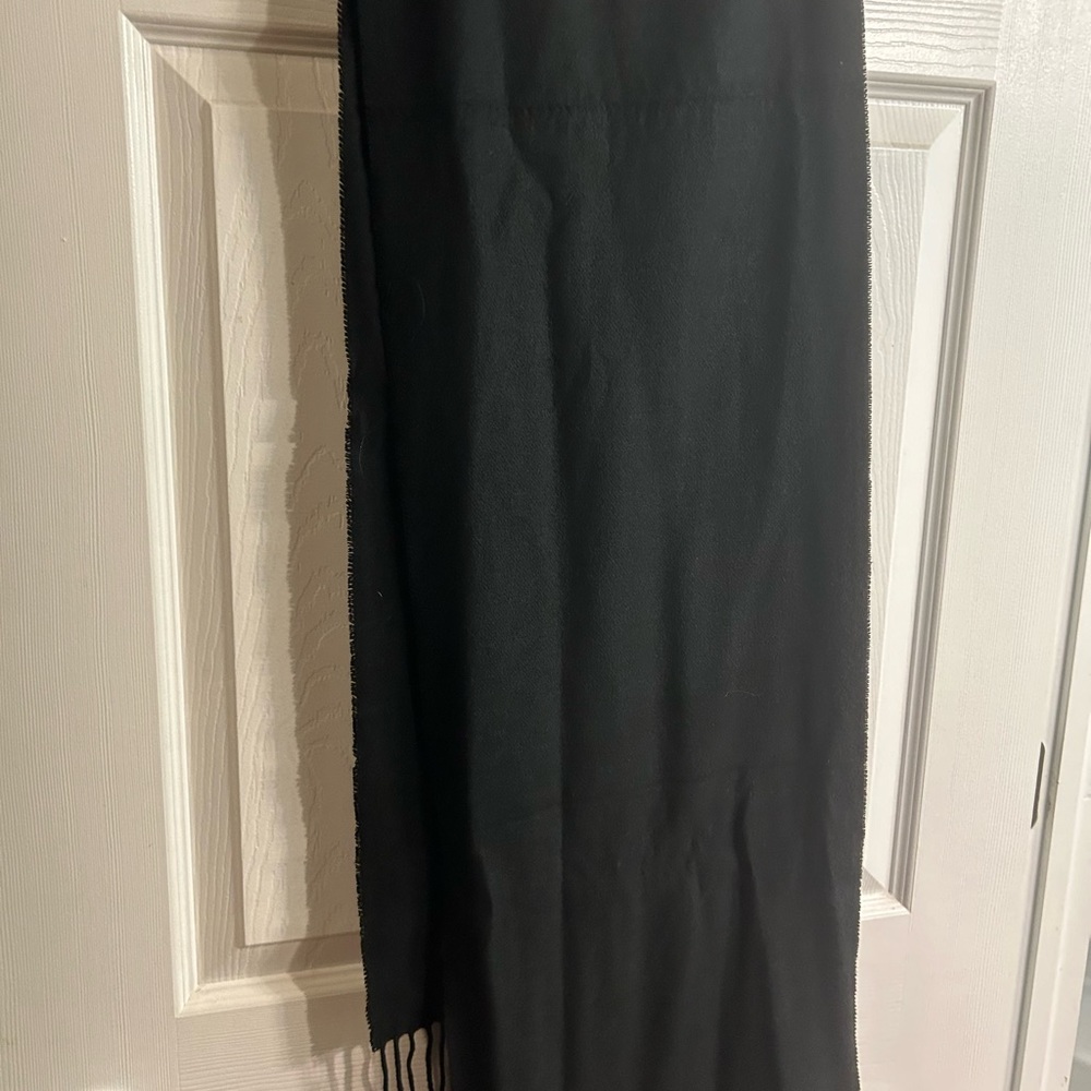 Black cashmere scarf